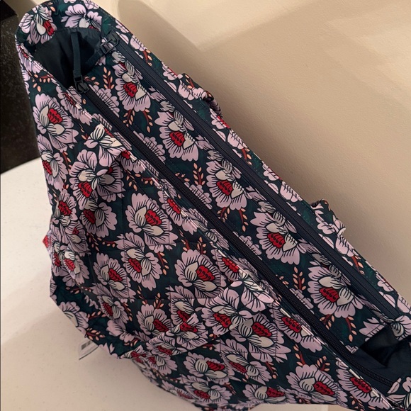 Vera Bradley ultra lightweight travel tote bag - Picture 2 of 6